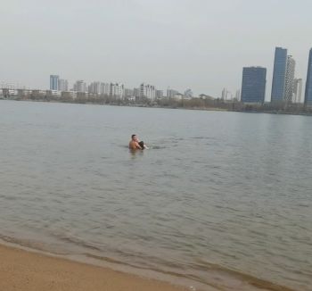 骨寒风临沂男子下水救人K8凯发凡人歌迎着刺