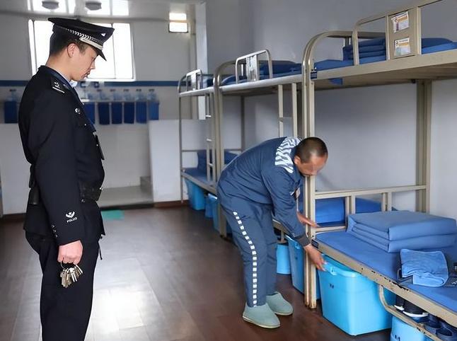 里为什么睡觉是一种煎熬？凯发K8国际看守所监狱(图4)
