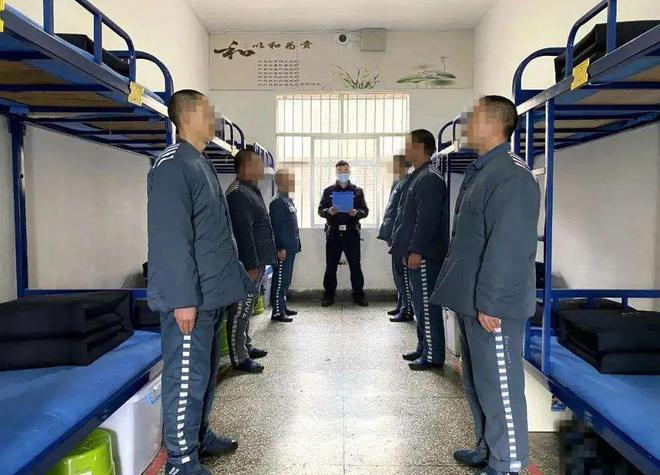 里为什么睡觉是一种煎熬？凯发K8国际看守所监狱(图5)
