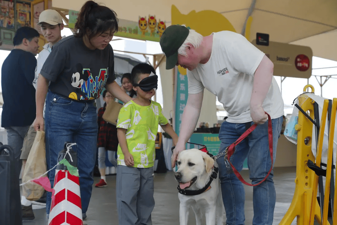 华漕：黑暗中用“声”追光——寅青文化凯发国际K8春申聚焦·星企汇·走进(图5)