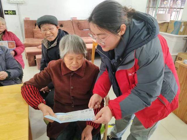 化浸润“银发”新春南京养老服务活动纪实K8凯发登录入口新春走基层 丨 传统文(图2) 化浸润“银发”新春南京养老服务活动纪实K8凯发登录入口新春走基层 丨 传统文(图2)