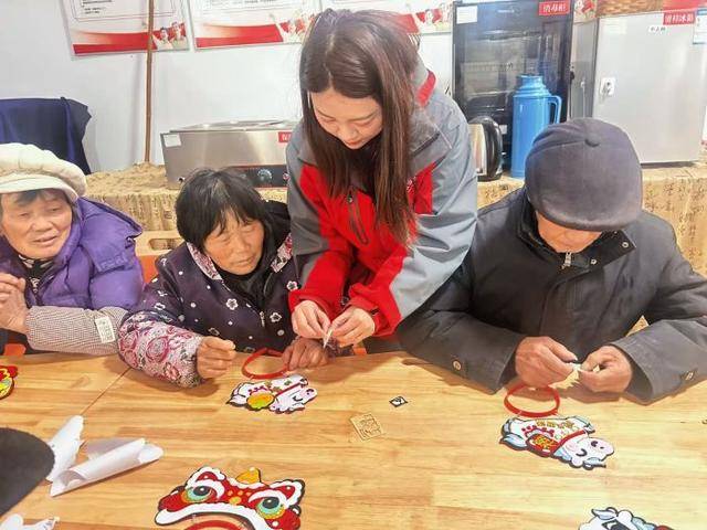 化浸润“银发”新春南京养老服务活动纪实K8凯发登录入口新春走基层 丨 传统文(图9) 化浸润“银发”新春南京养老服务活动纪实K8凯发登录入口新春走基层 丨 传统文(图9)