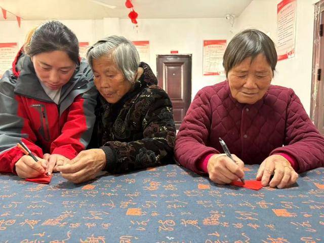 化浸润“银发”新春南京养老服务活动纪实K8凯发登录入口新春走基层 丨 传统文(图10) 化浸润“银发”新春南京养老服务活动纪实K8凯发登录入口新春走基层 丨 传统文(图10)