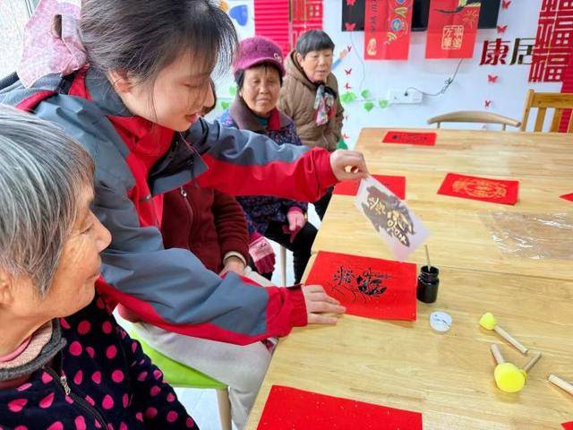 化浸润“银发”新春南京养老服务活动纪实K8凯发登录入口新春走基层 丨 传统文(图14) 化浸润“银发”新春南京养老服务活动纪实K8凯发登录入口新春走基层 丨 传统文(图14)